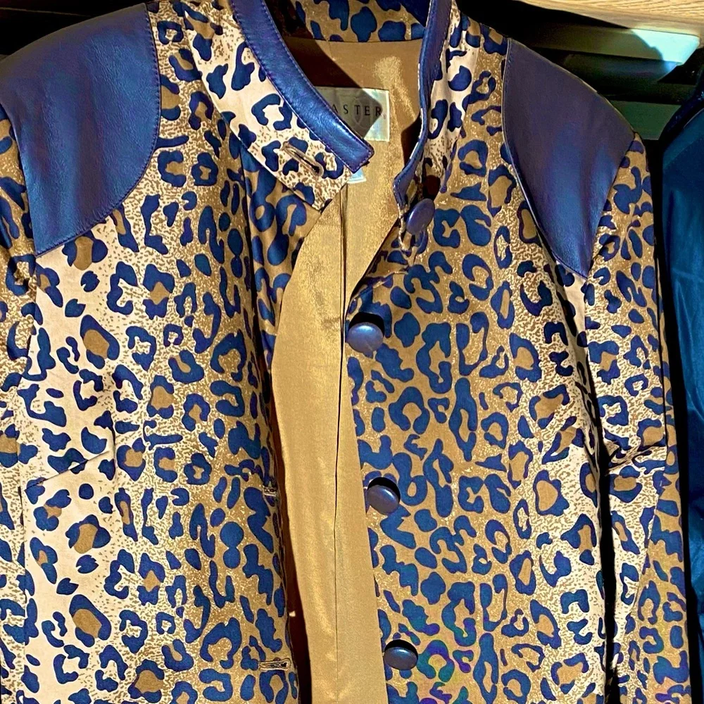 Host Pick! Make offer! RARE DON CASTER TRUE Modern look VINTAGE LEOPARD/ LEATHER - Picture 7 of 16